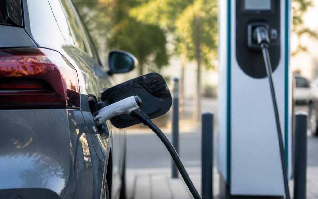 Bornes de recharge IRVE : fonctionnement, installation et aides disponibles en 2026